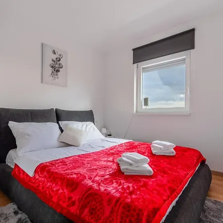 Appartement With Parking Space - 25015