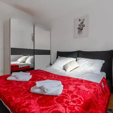 Appartement With Parking Space - 25015